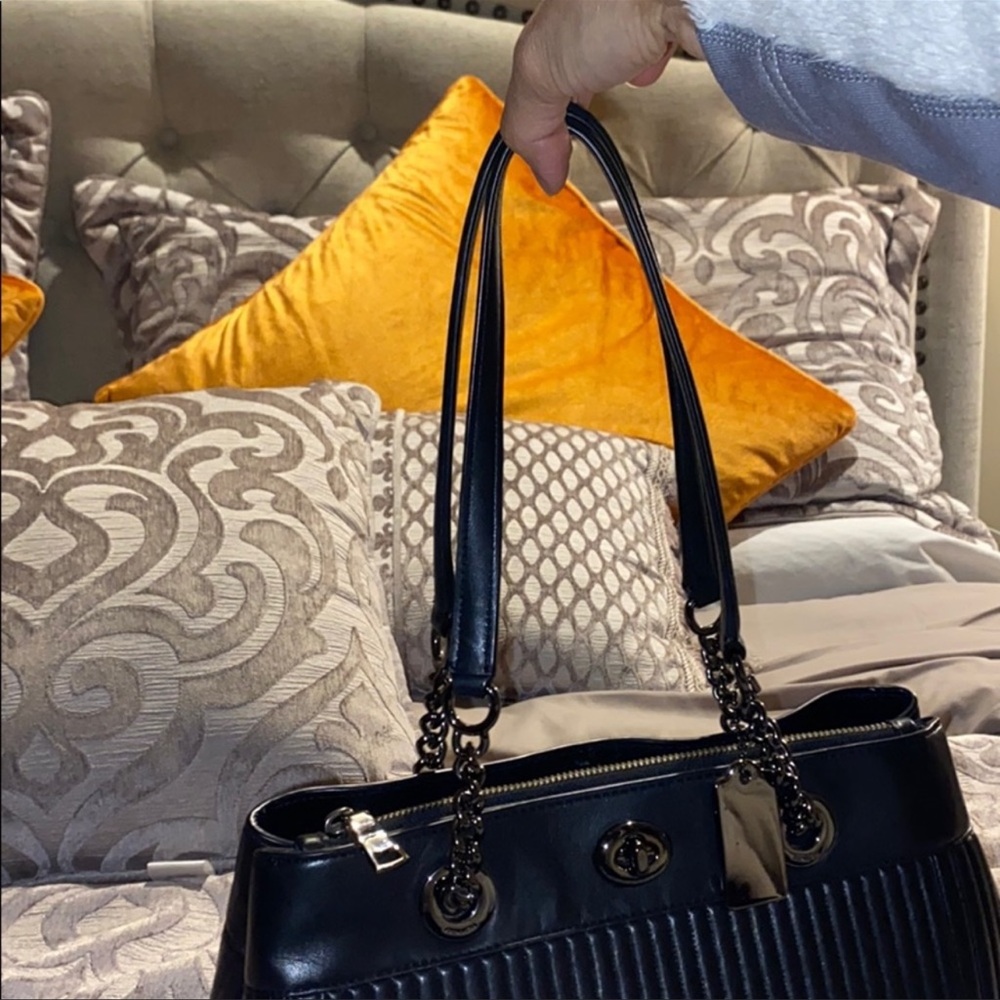 Elegant Coach purse - Picture 8 of 8
